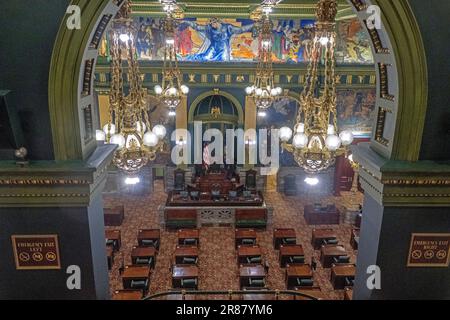 Harrisburg, Vereinigte Staaten. 23. Aug. 2022. Die Pennsylvania State Senate Chamber im Pennsylvania State Capitol in Harrisburg, Pennsylvania, am Dienstag, den 23. August 2022. Kredit: Ron Sachs/CNP/dpa/Alamy Live News Stockfoto