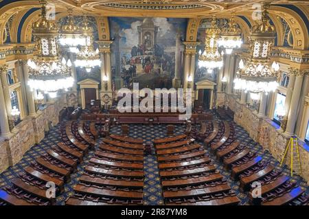 Harrisburg, Vereinigte Staaten. 23. Aug. 2022. Pennsylvania House of Representatives Chamber im Pennsylvania State Capitol in Harrisburg, Pennsylvania, am Dienstag, den 23. August 2022. Kredit: Ron Sachs/CNP/dpa/Alamy Live News Stockfoto