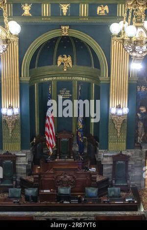 Harrisburg, Vereinigte Staaten. 23. Aug. 2022. Die Pennsylvania State Senate Chamber im Pennsylvania State Capitol in Harrisburg, Pennsylvania, am Dienstag, den 23. August 2022. Kredit: Ron Sachs/CNP/dpa/Alamy Live News Stockfoto