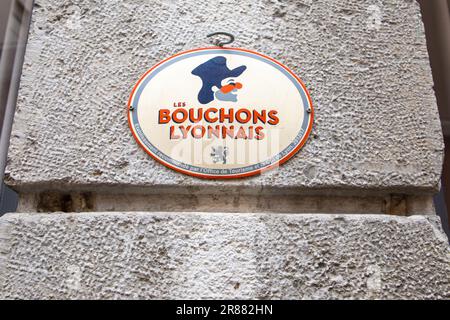 Bordeaux , Aquitaine Frankreich - 06 06 2023 : Bouchons Lyonnais Restaurant Logo Text und Markenzeichen Wandfassade Stockfoto