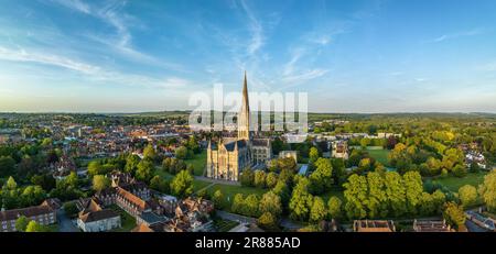 Panoramablick auf die Stadt Salisbury mit der Kathedrale von Salisbury, Salisbury Wiltshire, England, Großbritannien Stockfoto