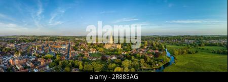 Panoramablick auf die Stadt Salisbury mit der Kathedrale von Salisbury, Salisbury Wiltshire, England, Großbritannien Stockfoto