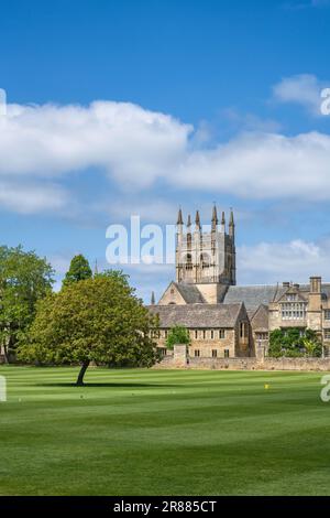 Blick über das Grasspielfeld Merton Field zum Merton College, Oxford, Oxfordshire England, Großbritannien Stockfoto