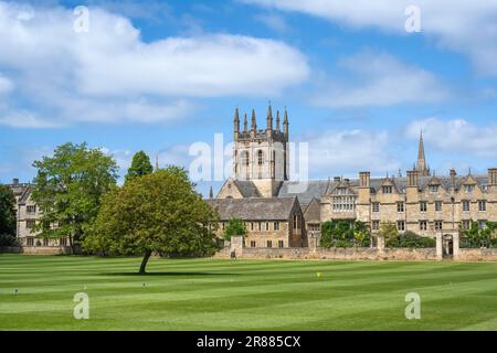 Blick über das Grasspielfeld Merton Field zum Merton College, Oxford, Oxfordshire England, Großbritannien Stockfoto