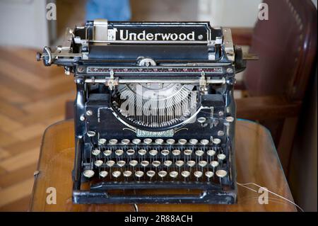 Alte Underwood-Schreibmaschine, La Pedrera, Antonio, Casa Mila, Architekt Antoni Gaudi, Eixample, Barcelona, Katalonien, Spanien Stockfoto