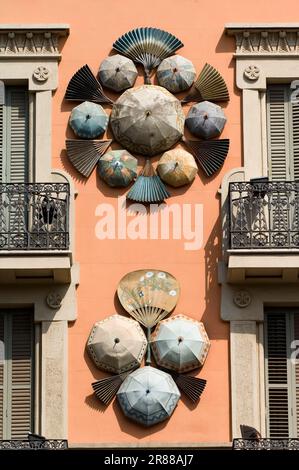 Fassade, Casa Bruno Quadras, ehemaliges Dachwerk, Barcelona, Katalonien, Spanien Stockfoto