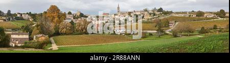 St. Emilion traditionelles französisches Dorf mit Panoramablick. Agrarindustrie. Frankreich Stockfoto