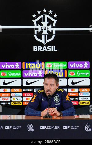 Lissabon, Portugal. 19. Juni 2023. Ramon Menezes, brasilianischer Trainer, wurde während einer brasilianischen Pressekonferenz vor dem Fußballspiel gegen Senegal bei Estadio Jose Alvalade gesehen. (Foto: Bruno de Carvalho/SOPA Images/Sipa USA) Guthaben: SIPA USA/Alamy Live News Stockfoto