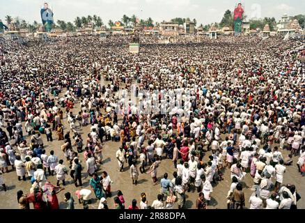 Bewässerung von Brahmma theertham (Sakrawasser) während des Mahamakham Festivals in Kumbakonam, Tamil Nadu, Indien, Asien Stockfoto