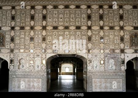 Jai Mandir oder Sheesh Mahal (Hall of Glory), erbaut von Mirza Raja Jai Singh im Jahr 1639, Amber Fort, Jaipur, Rajasthan, Indien, Asien Stockfoto