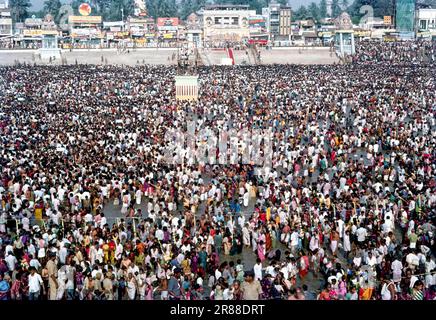 Bewässerung von Brahmma theertham (Sakrawasser) während des Mahamakham Festivals in Kumbakonam, Tamil Nadu, Indien, Asien Stockfoto