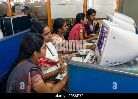 20years alte Studenten des Indian College im Computerlabor in Coimbatore, Tamil Nadu, Südindien, Indien, Asien Stockfoto