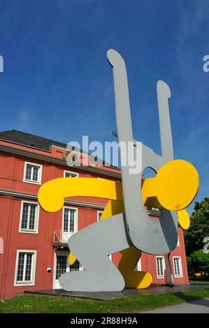 Skulptur vor Schloss Oberhausen, Oberhausen, Ruhrgebiet, Nordrhein-Westfalen, Deutschland Stockfoto