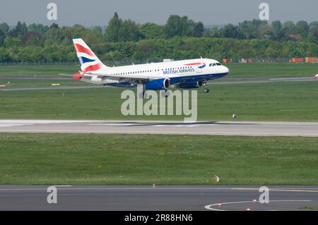 Flugzeuge von British Airways bei der Landung, Flughafen Düsseldorf, Düsseldorf, Nordrhein-Westfalen, Deutschland Stockfoto