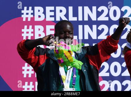 Berlin, Deutschland. 19. Juni 2023. Eine Medaillenfeier während der Special Olympics World Games Berlin 2023, dem weltweit größten inklusiven Sportevent, bei dem Tausende von Sportlern mit geistigen Behinderungen vom 17. Bis 25. Juni 2023 in 26 Sportarten gegeneinander antreten. Kredit: Isabel Infantes/Empics/Alamy Live News Stockfoto