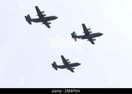 C130 Herkules-Flugzeuge nehmen an ihrem letzten Fliegenflug Teil, bevor sie sich während des Fliegenflugs Trooping of the Colour über dem Zentrum Londons von der Royal Air Force zurückziehen. Stockfoto