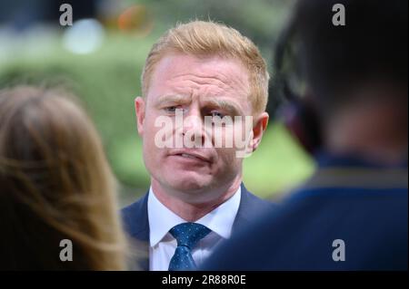 Robbie Moore MP (Con: Keighley and Ilkley), Interview am College Green, Westminster, 19. Juni 2023 Stockfoto