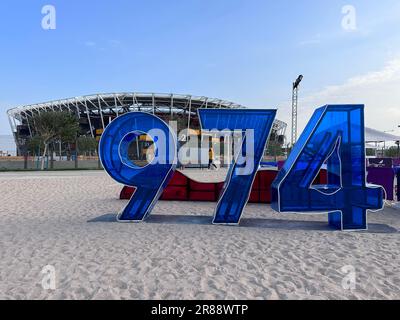 Stadium 974, früher bekannt als Ras Abu Aboud Stadium Fußballstadion, ist ein temporärer Veranstaltungsort aus 974 recycelten Versandcontainern für die FIFA Q Stockfoto