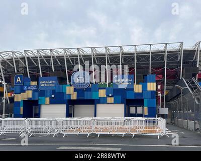 Stadium 974, früher bekannt als Ras Abu Aboud Stadium Fußballstadion, ist ein temporärer Veranstaltungsort aus 974 recycelten Versandcontainern Stockfoto