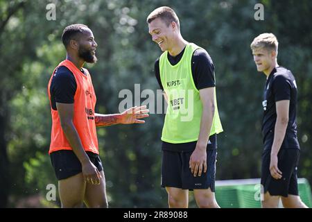 Charleroi, Belgien. 20. Juni 2023. Marco Ilaimaharitra von Charleroi und Daan Heymans von Charleroi wurden während eines Trainings der belgischen Fußballmannschaft Sporting Charleroi in Marcinelle, Dienstag, den 20. Juni 2023, zur Vorbereitung auf die kommende Saison 2023-2024 gezeigt. BELGA FOTO TOM GOYVAERTS Kredit: Belga News Agency/Alamy Live News Stockfoto