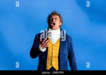 Jonas Kaufmann (Werther) in WERTHER von Jules Massenet im Royal Opera House, Covent Garden, London, WC2 20. Juni 2023. Nach dem Roman von Goethe Dirigent: Antonio Pappano Set & Lighting Design: Charles Edwards Kostüme: Christian Gasc ursprünglicher Regisseur: Benoit Jacquot Revival Director Genevieve Dufour Stockfoto