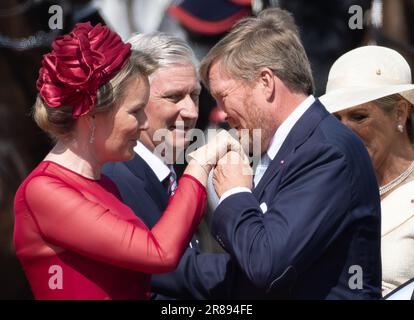 Brüssel, Belgien. 20. Juni 2023. Königin Mathilde von Belgien, König Philippe - Filip von Belgien und König Willem-Alexander und Königin Maxima von den Niederlanden, die bei der Begrüßungszeremonie im Königspalast am ersten Tag des offiziellen Staatsbesuchs des niederländischen Königspaares in Belgien am Dienstag, den 20. Juni 2023, in Brüssel zu sehen sind. BELGA FOTO BENOIT DOPPAGNE Kredit: Belga News Agency/Alamy Live News Stockfoto