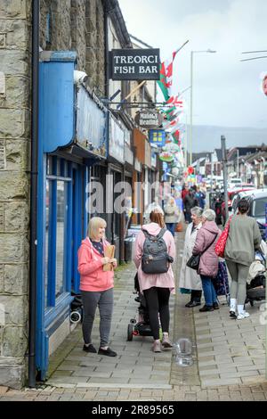 Fish & Chips Shop in der Bute Street in Treorchy South Wales, Großbritannien. Stockfoto