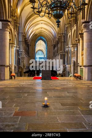 Canterbury , Kent , England Großbritannien - Canterbury Cathedral Kerze markiert den ursprünglichen Ort des Schreins von Thomas a Becket in der Trinity Chapel Stockfoto