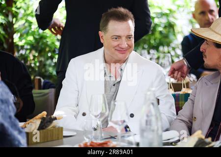 Der kanadisch-amerikanische Schauspieler Brendan Fraser wird am 19. Juni 2023 während der Mailänder Männer Fashion Week Frühling/Sommer 2024 in Mailand, Italien, gesehen (Foto: Alessandro Bremec/NurPhoto) Stockfoto