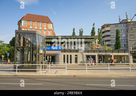 U-Bahnhof und Cafe, Bayerischer Platz, Schöneberg, Tempelhof-Schöneberg, Berlin, Deutschland *** Lokale Bildunterschrift *** , Berlin, Deutschland Stockfoto