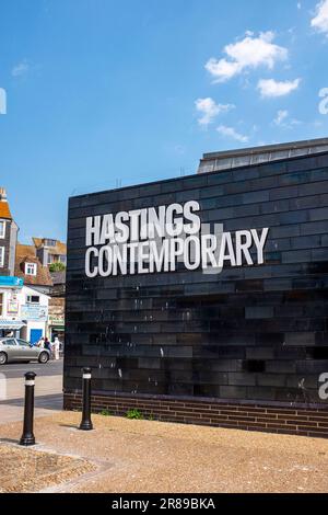 Hastings East Sussex, England, Großbritannien - das Hastings Contemporary ist ein Museum für zeitgenössische britische Kunst, das sich auf dem Stade in Hastings befindet Stockfoto