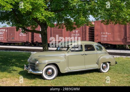 DEARBORN, MI/USA - 17. JUNI 2023: 1948 Plymouth Deluxe Car, Henry Ford (THF) Motor Muster Car Show, Greenfield Village, in der Nähe von Detroit, Michigan. Stockfoto