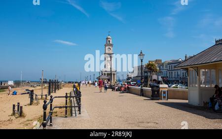 Herne Bay North Kent, England Großbritannien - Herne Bay am Meer und Uhrenturm Stockfoto