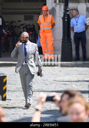 James cleverly MP (Con: Braintree) Außenminister, nimmt an einer Zeremonie zum Beginn der Armeewoche Teil, im New Palace Yard in der Groun Stockfoto