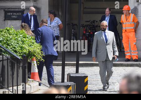 James cleverly MP (Con: Braintree) Außenminister, nimmt an einer Zeremonie zum Beginn der Armeewoche Teil, im New Palace Yard in der Groun Stockfoto