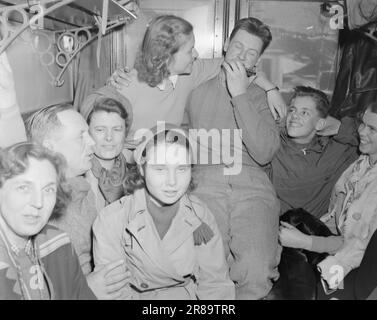 Ist 09-1949: Ende für dieses Jahr. Osterverkehr mit der Bergen Railway. Hier sind geschmackvolle Züge. Foto: Sverre A. Børretzen / Aktuell / NTB ***FOTO IST NICHT BILDVERARBEITET*** Stockfoto