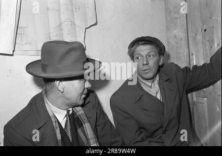 Derzeit 10-9-1960: Schwimmender Sarg Flakke repariert alte Wannen in seiner eigenen Werkstatt, die nicht den professionellen Standards entsprechen. Der Hauptzeuge in einem möglichen Fall gegen Flakke wird der Klempner Karl Pettersen sein, der ein Loch in den Schießstand von „Kovda“ gestochen hat. Foto: Sverre A. Børretzen / Aktuell / NTB ***FOTO NICHT IMAGE PROCESSED*** Stockfoto