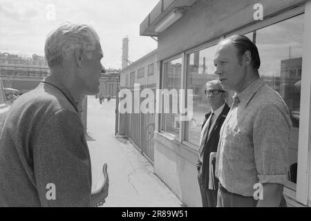 Aktuell 29 - 7 - 1974: Aus diesem Grund streiken Arbeiter von Hydro stands4.500 bei Norsk Hydro. Es könnte ein ziemlich langer Streik werden. Foto: Sverre A. Børretzen / Aktuell / NTB ***FOTO NICHT IMAGE PROCESSED*** Stockfoto