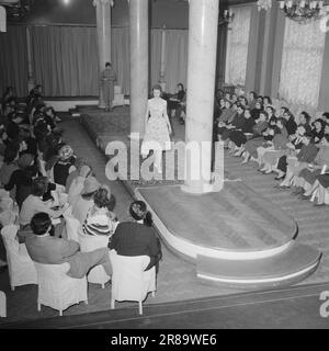 Aktueller 20. 5. 1960: Westlich inspirierte Mode auf einer Modenschau in Moskaus Mauriske, Kaufhaus Kusnetskij Most. Es war klar, dass der westliche Einfluss den Eisernen Vorhang durchdrungen hatte. Foto: Aage Storløkken / Aktuell / NTB ***FOTO NICHT VERARBEITET*** Stockfoto