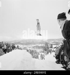 Aktuell 5-8-1960: Skifahren, Shows und Nachtclubs die Touristen dürfen keine Sekunde lang gelangweilt sein. Geilo begeistert mit Skifahren, Shows und Nachtclubs. Alles für die Touristen ist das Motto der Geilo-Leute. Foto: Ivar Aaserud / Aktuell / NTB ***FOTO NICHT ABGEBILDET*** Stockfoto