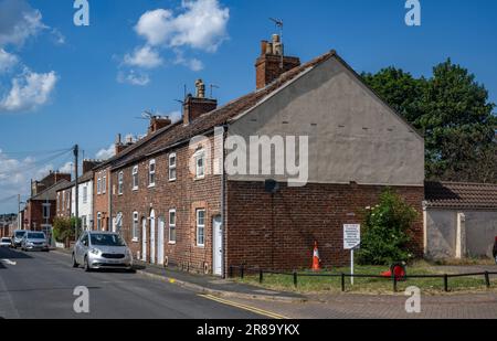 Grantham, Lincolnshire, England, Großbritannien. Typische Innenstadthäuser mit Terrassen sind ein Zeugnis des britischen Arbeiterklassenerbes Stockfoto