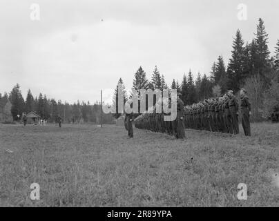 Aktuell 24-4-1947: Sicherer Flugverkehr die Kommunikations- und Radarschulen der Air Force in Lutvann trainieren diejenigen, die für den Kommunikationsdienst der Air Force verantwortlich sind. Peinlich, pedantische Genauigkeit sind wichtige Eigenschaften. Foto: Th. Skotaam/Aktuell/NTB ***FOTO NICHT VERARBEITET*** Stockfoto