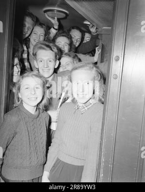 Ist 09-1949: Ende für dieses Jahr. Osterverkehr mit der Bergen Railway. Hier sind geschmackvolle Züge. Foto: Sverre A. Børretzen / Aktuell / NTB ***FOTO IST NICHT BILDVERARBEITET*** Stockfoto