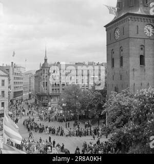 Aktuell 11-1950: Oslo 900 Jahre Jubiläum und die Eröffnung der Stadt HallOslo feiert! Die Stadt ist 900 Jahre alt, erklären die Historiker, und es ist nicht kostenlos, dass man sie darauf sehen kann. Foto: Sverre A. Børretzen / Aktuell / NTB ***FOTO NICHT IMAGE PROCESSED*** Stockfoto