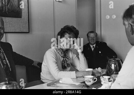 Tatsächlich 22 - 2 - 1974: DUS mit der Police Die Bezirkspolizei ist ein seltsames Phänomen, das als eine Art Pufferzone zwischen dem gewöhnlichen Polizisten und dem Jungen auf der Straße agiert. Der Zweck besteht in erster Linie darin, Verbrechen zu verhindern. Current ist bei den Offizieren Helge Løhren und Lars Stubstad. Foto: Ivar Aaserud / Aktuell / NTB ***FOTO NICHT ABGEBILDET*** Stockfoto