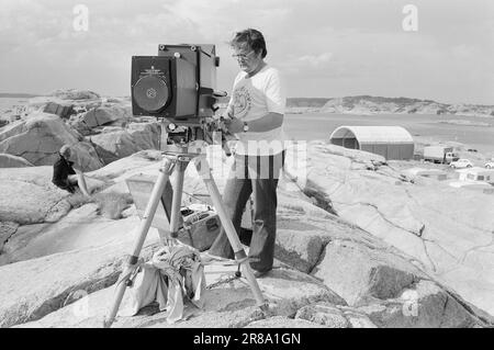 Aktuell 28 - 4 - 1974: Vom Strand geworfen Married Ehepaar Ada Haug und Odd Grythe reisen vom Campingplatz zum Campingplatz und stellen TV-Material her. Es gibt Live-Übertragungen. Aber sie erfordern auch umfangreiche Vorbereitungsarbeiten. Foto: Ivar Aaserud / Aktuell / NTB ***FOTO NICHT ABGEBILDET*** Stockfoto