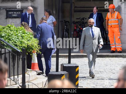 James cleverly MP (Con: Braintree) Außenminister, nimmt an einer Zeremonie zum Beginn der Armeewoche Teil, im New Palace Yard in der Groun Stockfoto