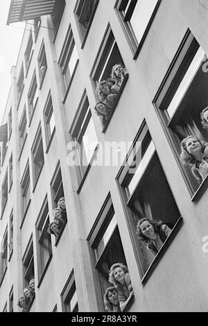 Tatsächlich 11-1948: Das Lied und der Sprung bilden eine gemeinsame Residenz. Die Opernsängerin Anne Brown heiratet den Skijumper Thorleif Schjelderup.Foto: Sverre A. Børretzen / Aktuell / NTB ***FOTO NICHT ABGEBILDET*** Stockfoto