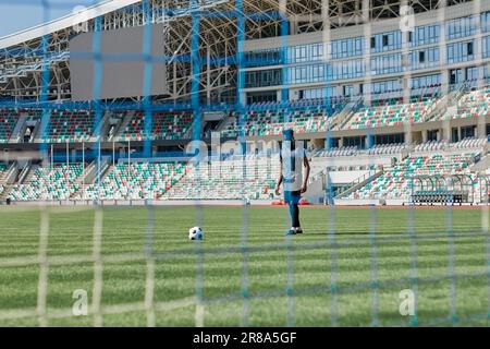 Fußball-Torpfosten mit Netz, Rückansicht. Stockfoto