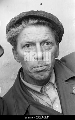 Derzeit 10-9-1960: Schwimmender Sarg Flakke repariert alte Wannen in seiner eigenen Werkstatt, die nicht den professionellen Standards entsprechen. Der Hauptzeuge in einem möglichen Fall gegen Flakke wird der Klempner Karl Pettersen sein, der ein Loch in den Schießstand von „Kovda“ gestochen hat. Foto: Sverre A. Børretzen / Aktuell / NTB ***FOTO NICHT IMAGE PROCESSED*** Stockfoto